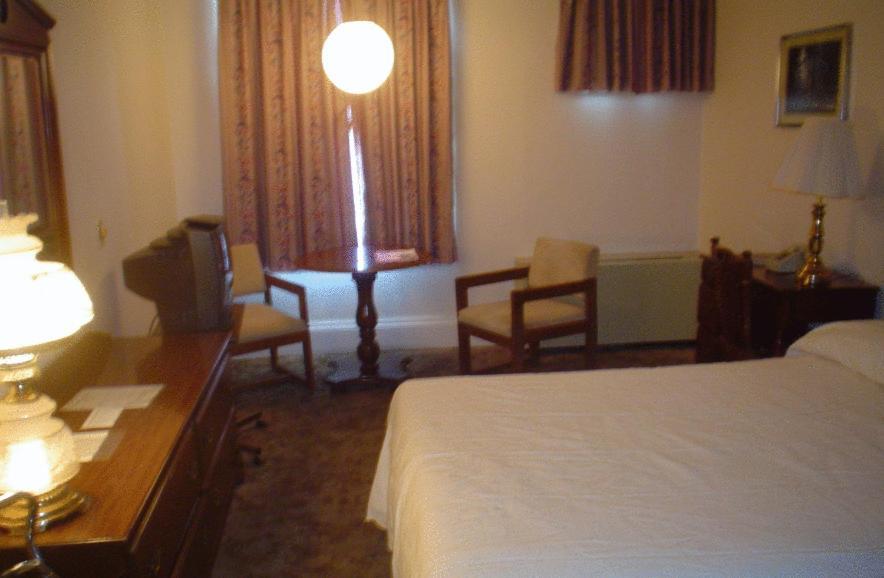 Old National Hotel バス 部屋 写真